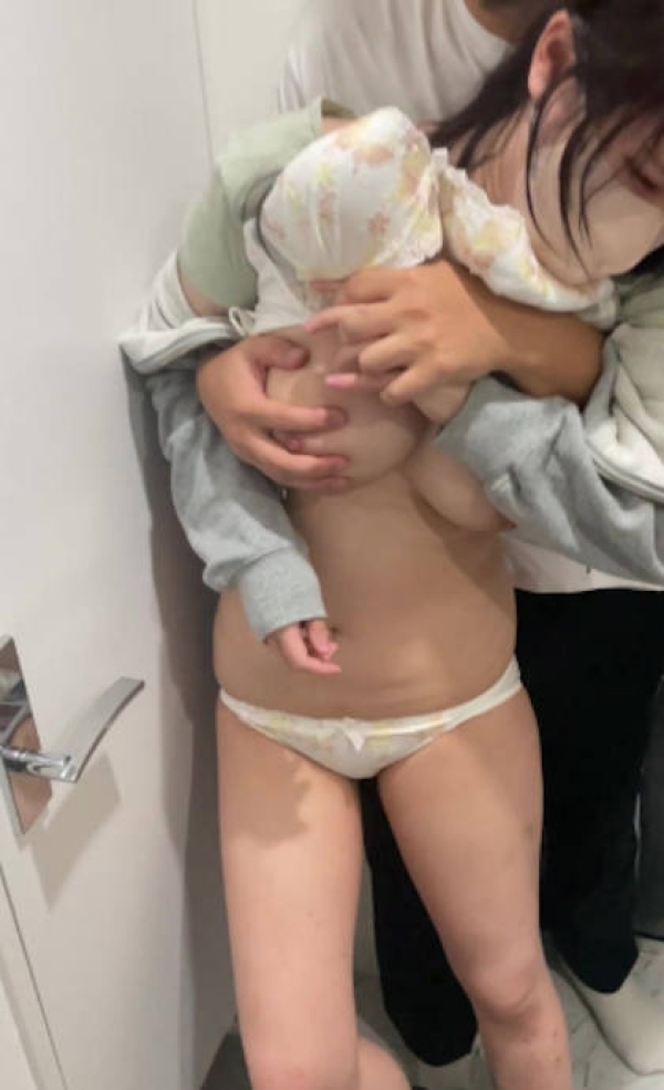 女性配達員を触るセクハラ画像 - 性癖エロ画像 センギリ 96 女性配達員を触るセクハラ画像 - 性癖エロ画像 センギリ 95 img 6913e65b60199