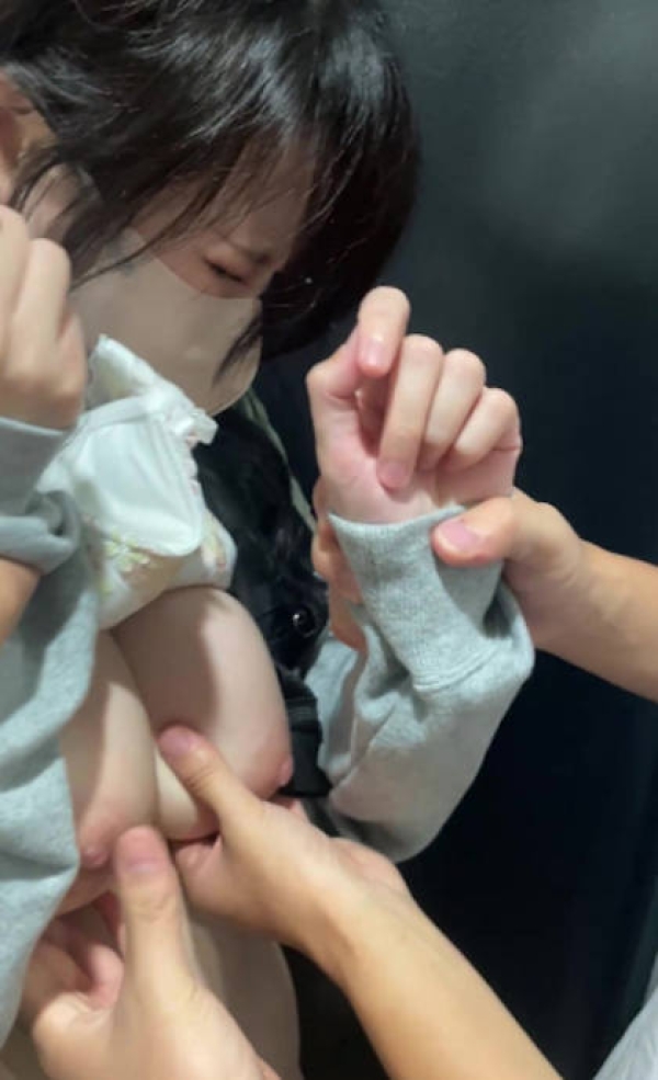 女性配達員を触るセクハラ画像 - 性癖エロ画像 センギリ 114 女性配達員を触るセクハラ画像 - 性癖エロ画像 センギリ 113 img 6913e6620c74f