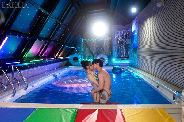 【抜けるエロ画像】ナイトプールの美女や電車で濃厚セックスなど!(30枚) | エロ画像ギャラリー 14 【抜けるエロ画像】ナイトプールの美女や電車で濃厚セックスなど!(30枚) | エロ画像ギャラリー 13 img 691472e7a4a73