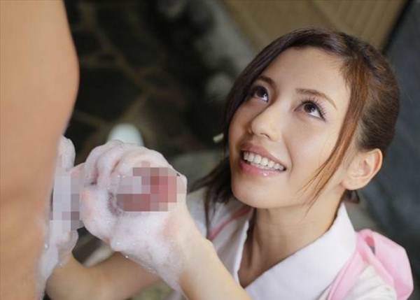 泡まみれの手で手コキしてる女の子のエロ画像!やりすぎ注意w 126 泡まみれの手で手コキしてる女の子のエロ画像!やりすぎ注意w 125 img 691472ee0cc8e