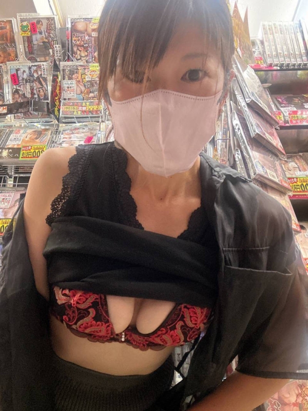 店内で撮影された露出女性のエロ画像 - 性癖エロ画像 センギリ 82 店内で撮影された露出女性のエロ画像 - 性癖エロ画像 センギリ 81 img 6916ddd1ca73c
