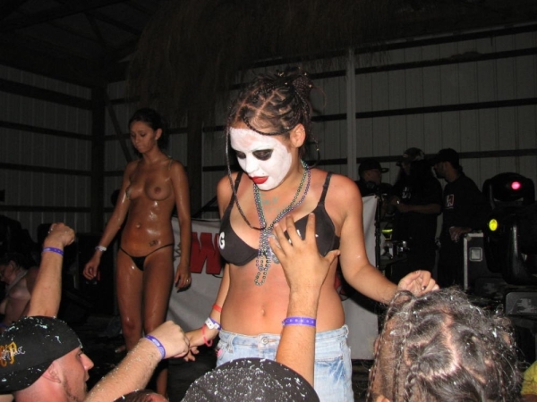 お祭りの騒ぎに乗じておっぱい揉んでるエロ画像!どこでやってるか教えろw 126 お祭りの騒ぎに乗じておっぱい揉んでるエロ画像!どこでやってるか教えろw 125 img 691c40984ae0e