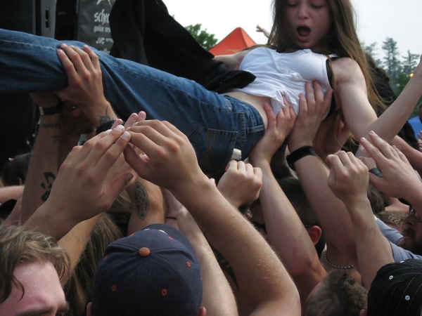 お祭りの騒ぎに乗じておっぱい揉んでるエロ画像!どこでやってるか教えろw 158 お祭りの騒ぎに乗じておっぱい揉んでるエロ画像!どこでやってるか教えろw 157 img 691c4099cae9a