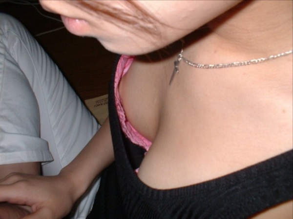 ゆったりとした服の隙間からブラチラしてる女の子のエロ画像! 154 ゆったりとした服の隙間からブラチラしてる女の子のエロ画像! 153 img 692c11ede3ac2