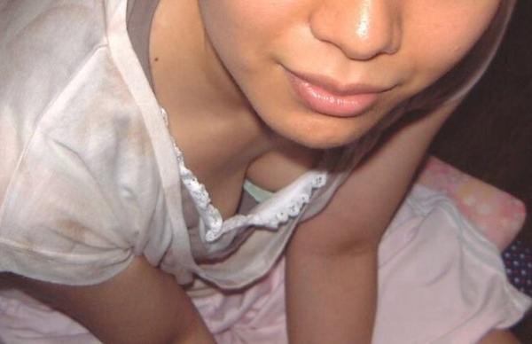 ゆったりとした服の隙間からブラチラしてる女の子のエロ画像! 162 ゆったりとした服の隙間からブラチラしてる女の子のエロ画像! 161 img 692c11ee42b00