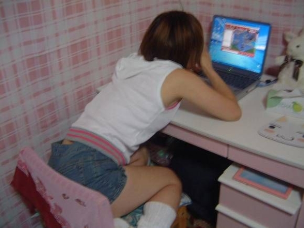 ゆったりとした服の隙間からブラチラしてる女の子のエロ画像! 180 ゆったりとした服の隙間からブラチラしてる女の子のエロ画像! 179 img 692c11ef13123