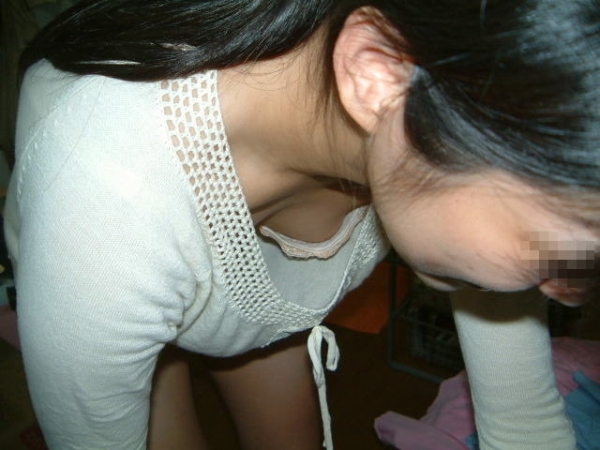 ゆったりとした服の隙間からブラチラしてる女の子のエロ画像! 182 ゆったりとした服の隙間からブラチラしてる女の子のエロ画像! 181 img 692c11ef2988e