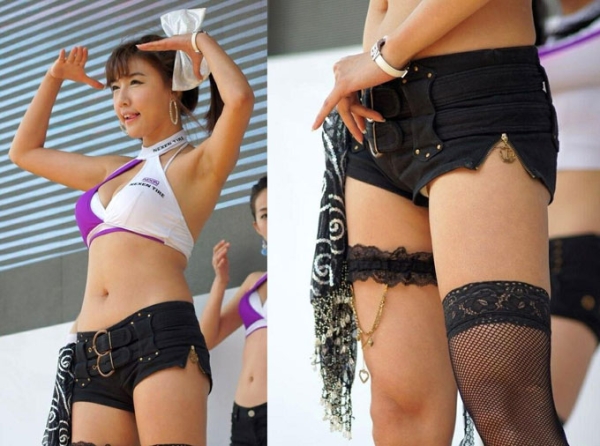 ホットパンツの隙間からパンツがちょい見えしてるキャンギャルの画像! 146 ホットパンツの隙間からパンツがちょい見えしてるキャンギャルの画像! 145 img 693173eadaa37