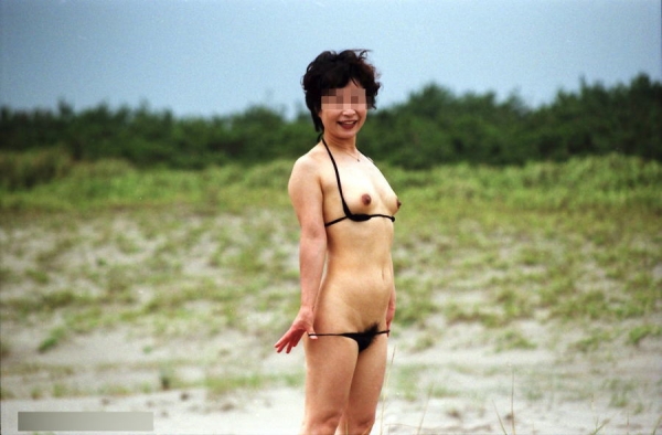 小さい水着の隙間からハミ毛ハミマンしてる女の子のエロ画像! 186 小さい水着の隙間からハミ毛ハミマンしてる女の子のエロ画像! 185 img 6933fafc17656