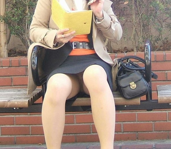 座ってパンチラしてるOLさんのエロ画像!スカート短かすぎだろw 160 座ってパンチラしてるOLさんのエロ画像!スカート短かすぎだろw 159 img 69356890523e7