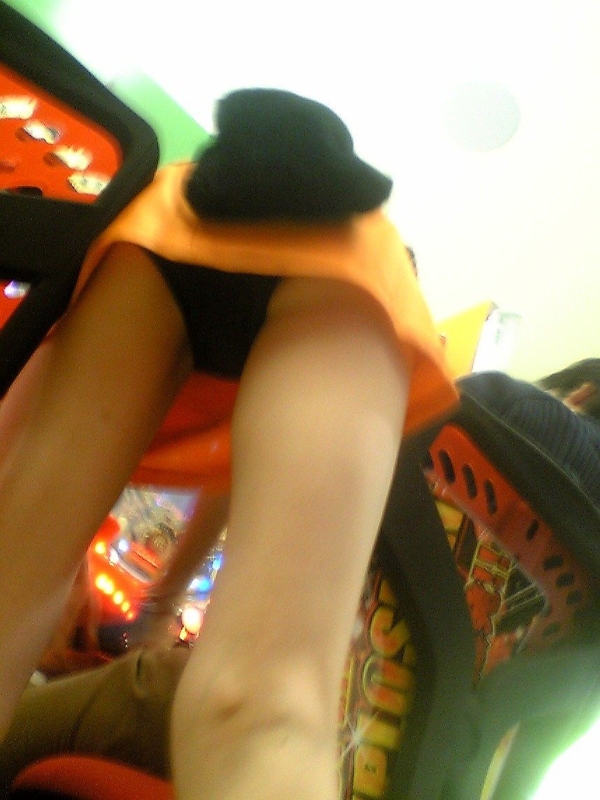 パチンコ店員さんのパンツをこっそり逆さ撮りしたエロ画像! 134 パチンコ店員さんのパンツをこっそり逆さ撮りしたエロ画像! 133 img 69369e79503c8