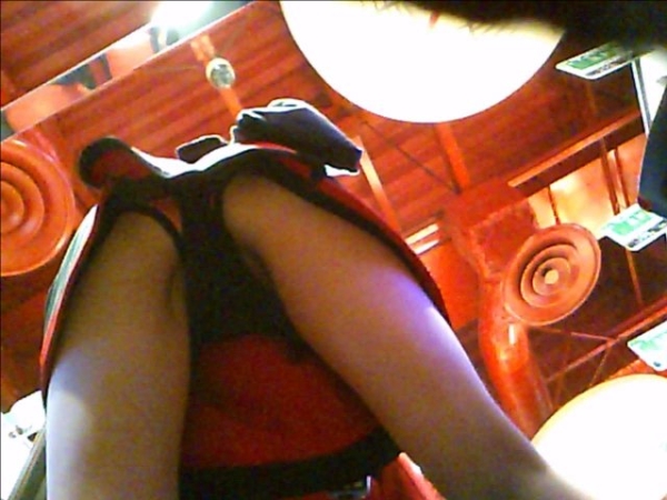 パチンコ店員さんのパンツをこっそり逆さ撮りしたエロ画像! 146 パチンコ店員さんのパンツをこっそり逆さ撮りしたエロ画像! 145 img 69369e7a053fa