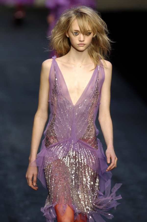 ファッションショーで乳首が見えてる女の子のエロ画像! 216 ファッションショーで乳首が見えてる女の子のエロ画像! 215 img 693aaf1610e1d