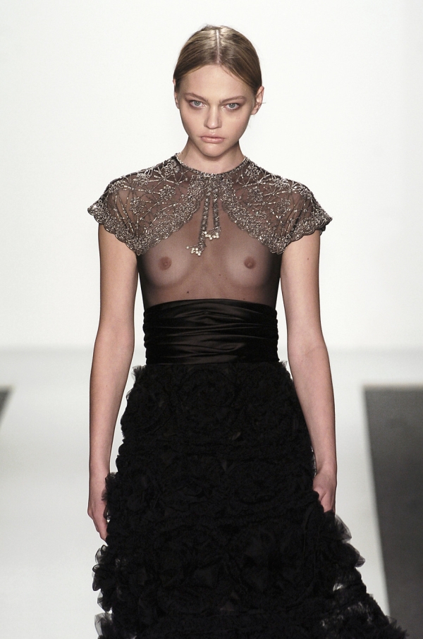 ファッションショーで乳首が見えてる女の子のエロ画像! 226 ファッションショーで乳首が見えてる女の子のエロ画像! 225 img 693aaf1707530