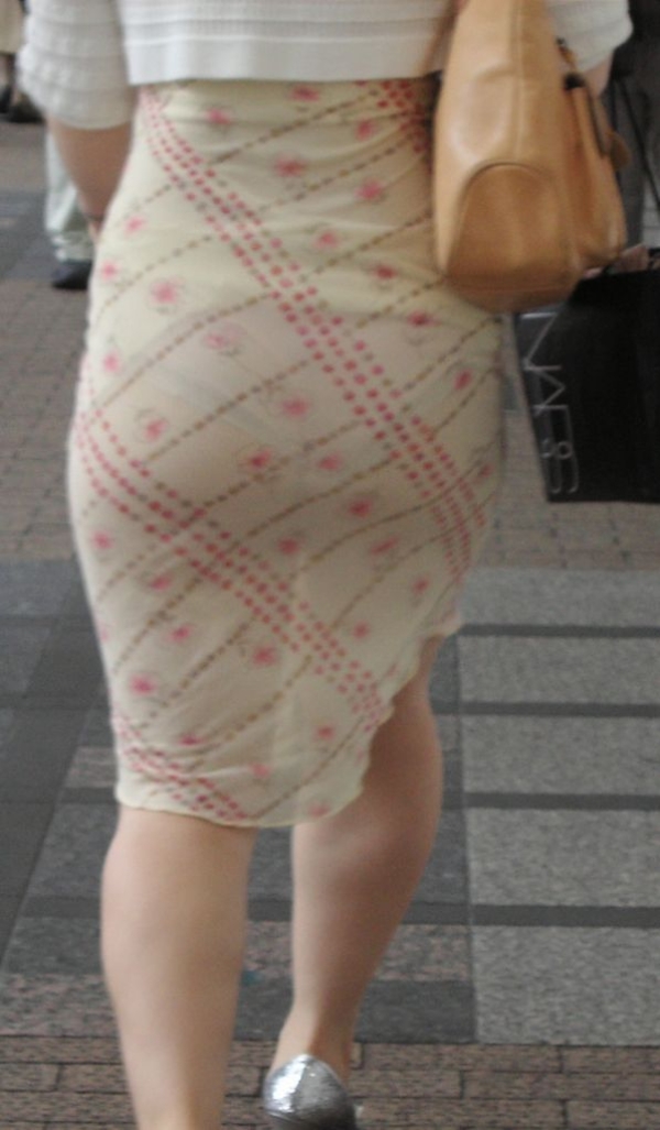 スカート越しにおぱんつが見えてる女の子のエロ画像!これはわざとなのか? 196 スカート越しにおぱんつが見えてる女の子のエロ画像!これはわざとなのか? 195 img 693fd84aa44cd