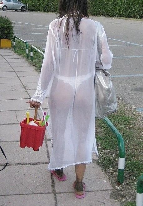 スカート越しにおぱんつが見えてる女の子のエロ画像!これはわざとなのか? 206 スカート越しにおぱんつが見えてる女の子のエロ画像!これはわざとなのか? 205 img 693fd84b2e38b