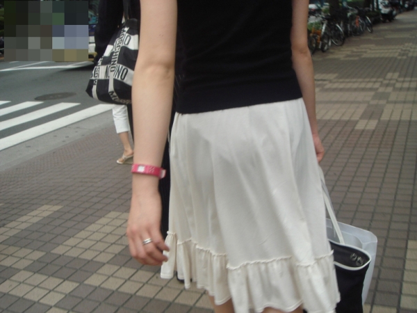 スカート越しにおぱんつが見えてる女の子のエロ画像!これはわざとなのか? 216 スカート越しにおぱんつが見えてる女の子のエロ画像!これはわざとなのか? 215 img 693fd84ba05ca