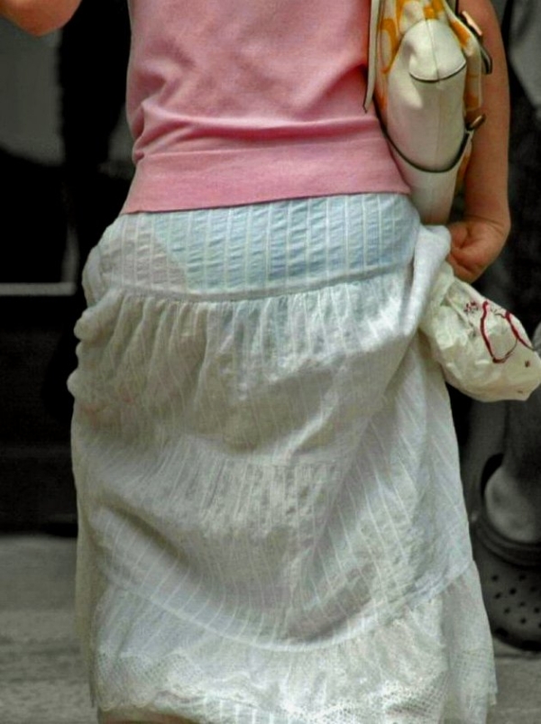 スカート越しにおぱんつが見えてる女の子のエロ画像!これはわざとなのか? 234 スカート越しにおぱんつが見えてる女の子のエロ画像!これはわざとなのか? 233 img 693fd84ca96cf