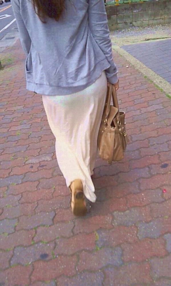 スカート越しにおぱんつが見えてる女の子のエロ画像!これはわざとなのか? 238 スカート越しにおぱんつが見えてる女の子のエロ画像!これはわざとなのか? 237 img 693fd84ce6f5b