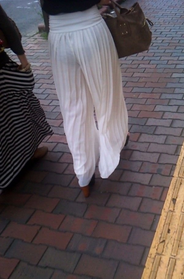 スカート越しにおぱんつが見えてる女の子のエロ画像!これはわざとなのか? 250 スカート越しにおぱんつが見えてる女の子のエロ画像!これはわざとなのか? 249 img 693fd84da7c53