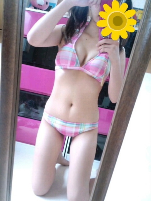 水着姿を自撮りしてる女の子のエロ画像!彼氏にどれが良いか聞いてるのかなw 134 水着姿を自撮りしてる女の子のエロ画像!彼氏にどれが良いか聞いてるのかなw 133 img 693ff488791b0