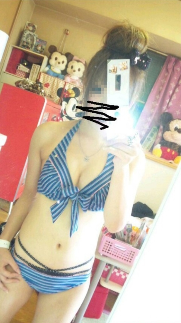 水着姿を自撮りしてる女の子のエロ画像!彼氏にどれが良いか聞いてるのかなw 176 水着姿を自撮りしてる女の子のエロ画像!彼氏にどれが良いか聞いてるのかなw 175 img 693ff48b15898
