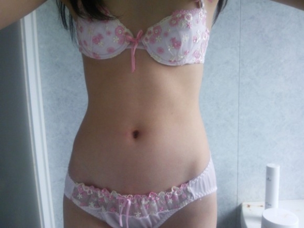 女の子のお腹周りに興奮しちゃう人向けのエロ画像!へそに指入れたいw 234 女の子のお腹周りに興奮しちゃう人向けのエロ画像!へそに指入れたいw 233 img 6941461d3c73f