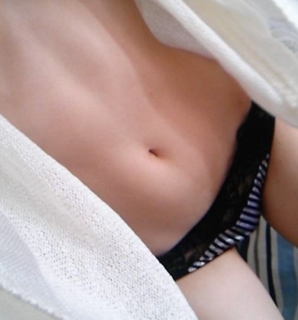 女の子のお腹周りに興奮しちゃう人向けのエロ画像!へそに指入れたいw 240 女の子のお腹周りに興奮しちゃう人向けのエロ画像!へそに指入れたいw 239 img 6941461d82cd0