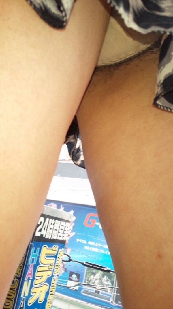 スカートの中を覗いて見るとパンツからハミ毛してる女の子エロ画像! 192 スカートの中を覗いて見るとパンツからハミ毛してる女の子エロ画像! 191 img 6943ccdade56c