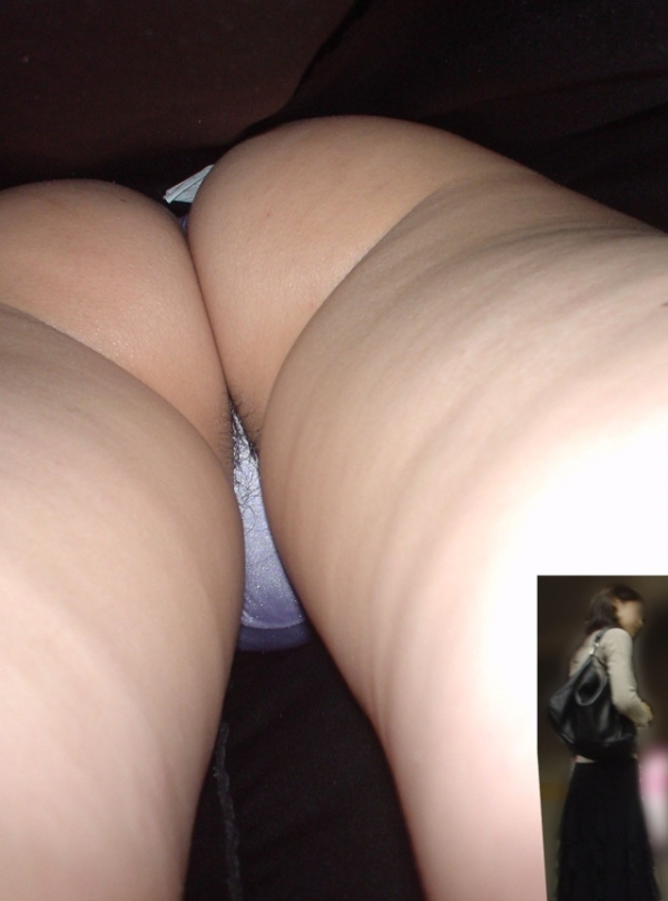 スカートの中を覗いて見るとパンツからハミ毛してる女の子エロ画像! 226 スカートの中を覗いて見るとパンツからハミ毛してる女の子エロ画像! 225 img 6943ccdc90802