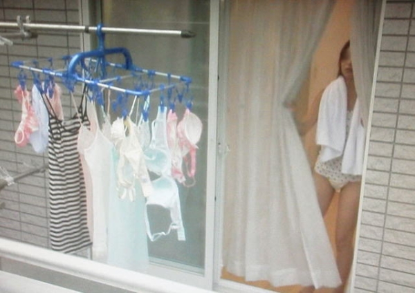 素人女子の私生活をカーテン越しに盗撮したエロ画像! 158 素人女子の私生活をカーテン越しに盗撮したエロ画像! 157 img 69565df48fd96