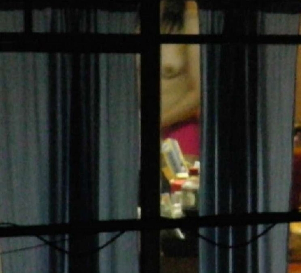 素人女子の私生活をカーテン越しに盗撮したエロ画像! 188 素人女子の私生活をカーテン越しに盗撮したエロ画像! 187 img 69565df5c013b