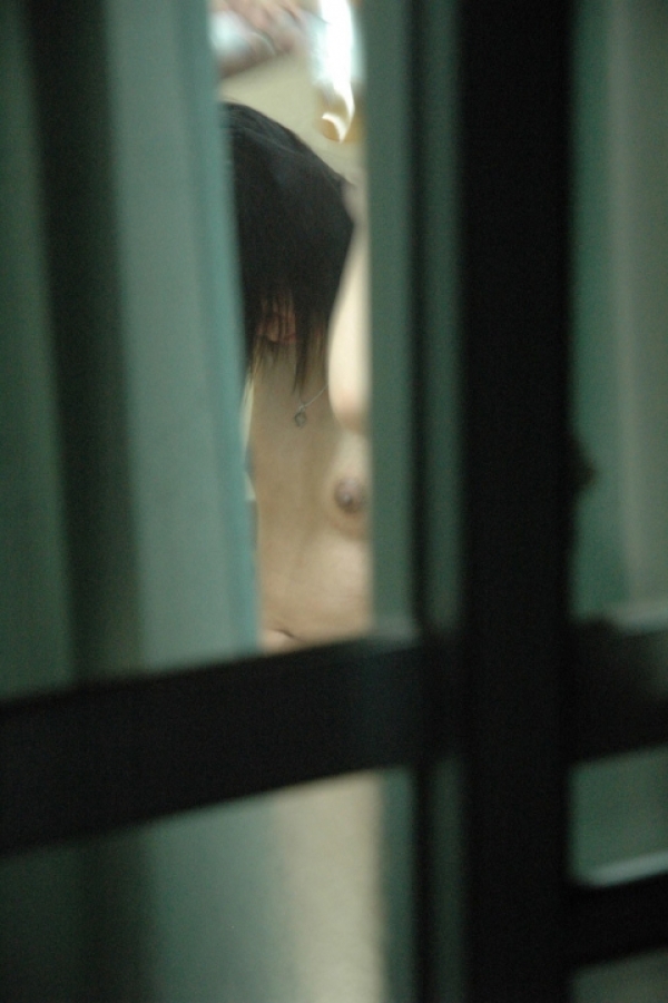素人女子の私生活をカーテン越しに盗撮したエロ画像! 194 素人女子の私生活をカーテン越しに盗撮したエロ画像! 193 img 69565df60f068