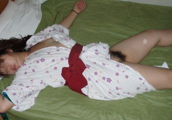 浴衣がはだけた状態で寝ちゃってる女の子のエロ画像!昨夜はお楽しみでしたねw 98 浴衣がはだけた状態で寝ちゃってる女の子のエロ画像!昨夜はお楽しみでしたねw 97 img 695b8807d4b70