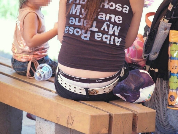 子連れママさんのパンチラ画像!忙しい隙をついてパシャりw 152 子連れママさんのパンチラ画像!忙しい隙をついてパシャりw 151 img 695f988b60633