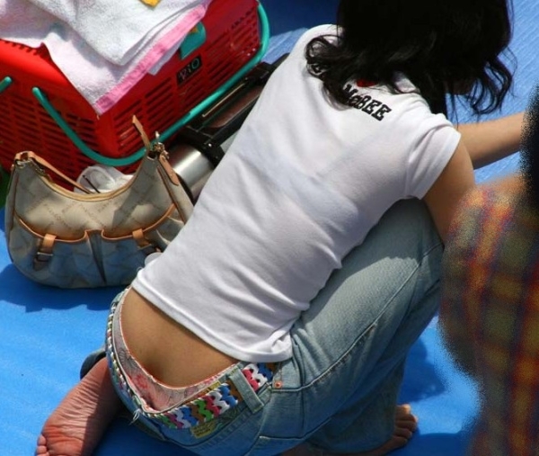 子連れママさんのパンチラ画像!忙しい隙をついてパシャりw 210 子連れママさんのパンチラ画像!忙しい隙をついてパシャりw 209 img 695f989086a6e