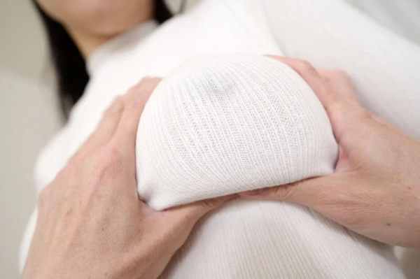 【着衣巨乳エロ画像】ノーブラセーター姿の着衣巨乳や女子校生の着衣巨乳など!(35枚) | エロ画像ギャラリー 170 【着衣巨乳エロ画像】ノーブラセーター姿の着衣巨乳や女子校生の着衣巨乳など!(35枚) | エロ画像ギャラリー 169 img 6963a901ebac7