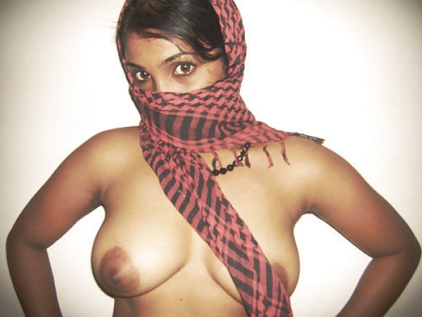 ヒシャブ姿が似合うイスラム系女性のエロ画像!顔隠しても体は出しちゃうw 196 ヒシャブ姿が似合うイスラム系女性のエロ画像!顔隠しても体は出しちゃうw 195 img 696613cf580e2