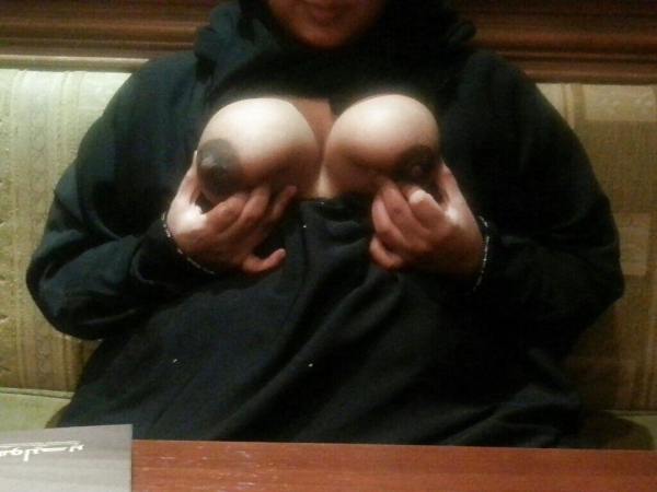 ヒシャブ姿が似合うイスラム系女性のエロ画像!顔隠しても体は出しちゃうw 242 ヒシャブ姿が似合うイスラム系女性のエロ画像!顔隠しても体は出しちゃうw 241 img 696613d1e1221