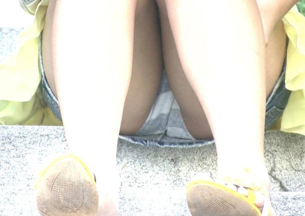 見えた座りパンチラ画像 16 見えた座りパンチラ画像 15 img 697d5e45e0a78