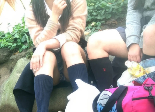 見えた座りパンチラ画像 32 見えた座りパンチラ画像 31 img 697d5e4b5d868