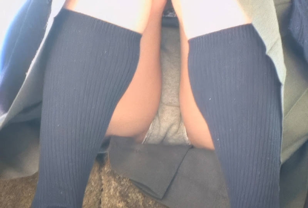 見えた座りパンチラ画像 36 見えた座りパンチラ画像 35 img 697d5e4cad986