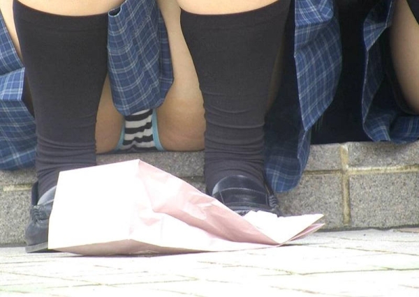 見えた座りパンチラ画像 42 見えた座りパンチラ画像 41 img 697d5e4e9fd1d