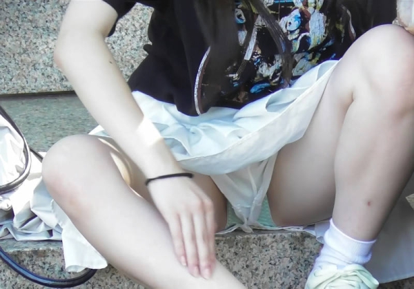 見えた座りパンチラ画像 76 見えた座りパンチラ画像 75 img 697d5e5a2c26f