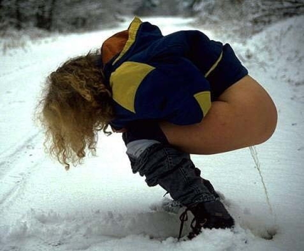 雪が積もる程の真冬のお外でおしっこしてる女の子のエロ画像! 78 雪が積もる程の真冬のお外でおしっこしてる女の子のエロ画像! 77 img 699849996c59a