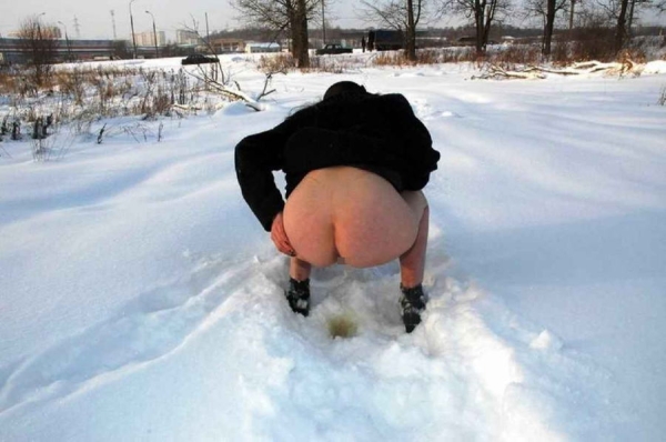 雪が積もる程の真冬のお外でおしっこしてる女の子のエロ画像! 86 雪が積もる程の真冬のお外でおしっこしてる女の子のエロ画像! 85 img 69984999c039d