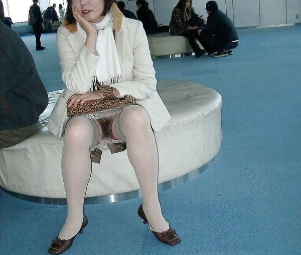 マンチラしてる熟女のエロ画像!熟れた体で誘ってんのかなw 156 マンチラしてる熟女のエロ画像!熟れた体で誘ってんのかなw 155 img 699aec9ace221