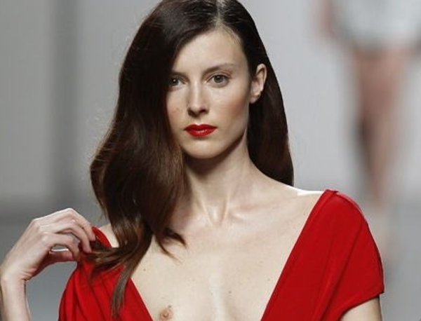 ファッションショーで乳首見えてる貧乳な外国人さんのエロ画像! 128 ファッションショーで乳首見えてる貧乳な外国人さんのエロ画像! 127 img 699d73907b89b