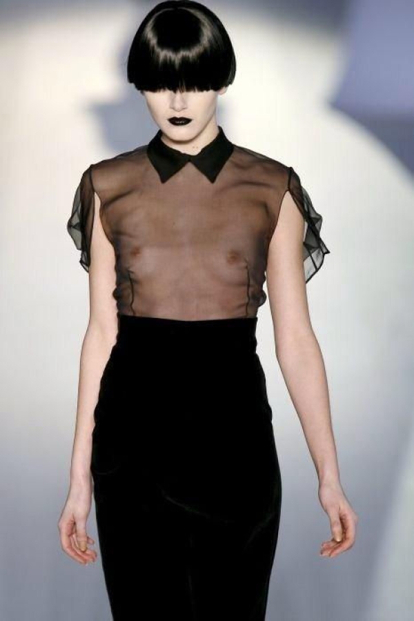 ファッションショーで乳首見えてる貧乳な外国人さんのエロ画像! 134 ファッションショーで乳首見えてる貧乳な外国人さんのエロ画像! 133 img 699d7390db077