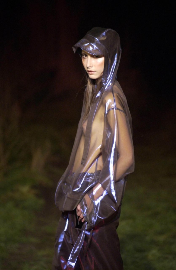 ファッションショーで乳首見えてる貧乳な外国人さんのエロ画像! 152 ファッションショーで乳首見えてる貧乳な外国人さんのエロ画像! 151 img 699d7391e9bc1